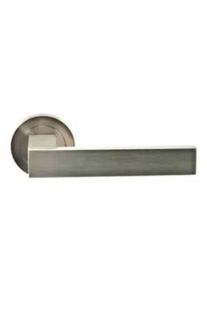 JUEGO MANIVELA CON ROSETA CUBICA. NIQUELADO SATINADO. ALUMINIO