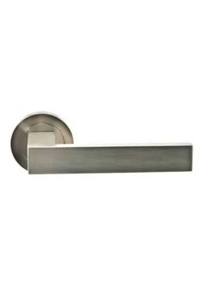 JUEGO MANIVELA CON ROSETA CUBICA. NIQUELADO SATINADO. ALUMINIO