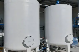 DEPÓSITOS VERTICALES CON FONDO CURVO Y SOPORTE