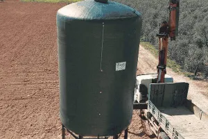 DEPÓSITOS CON VERTICALES CON SOPORTE METÁLICO